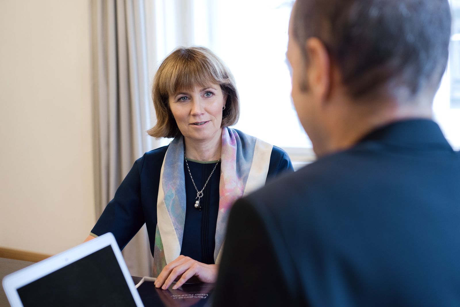 Martina Vlachová při schůzce s klientem